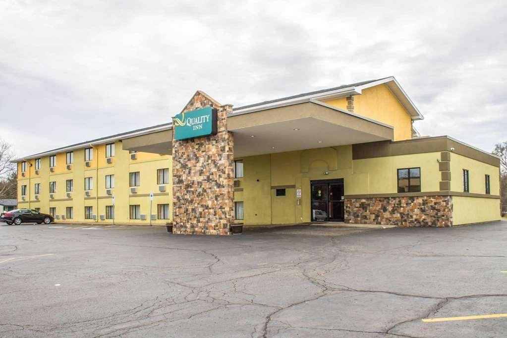 Quality Inn Hall Of Fame Canton Bagian luar foto