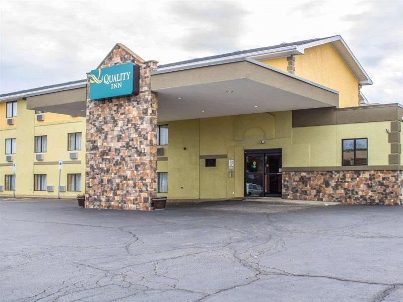 Quality Inn Hall Of Fame Canton Bagian luar foto