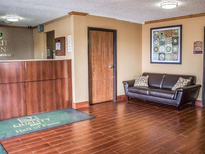 Quality Inn Hall Of Fame Canton Bagian luar foto