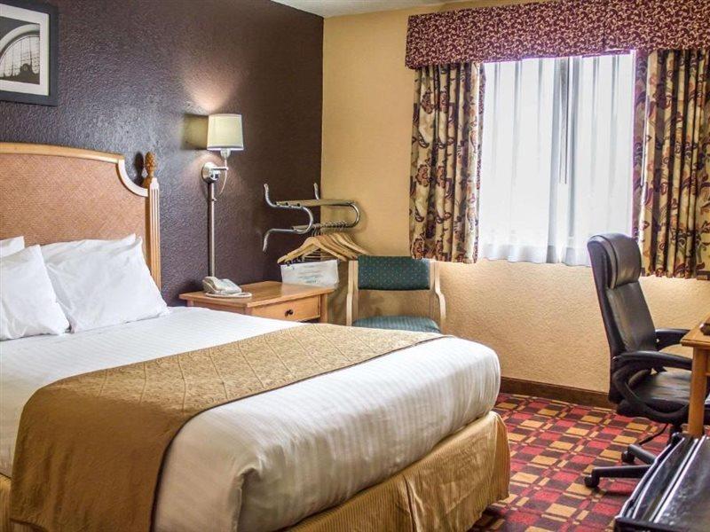 Quality Inn Hall Of Fame Canton Bagian luar foto