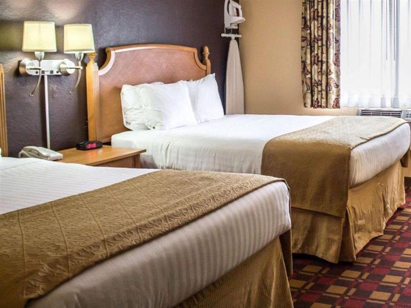 Quality Inn Hall Of Fame Canton Bagian luar foto