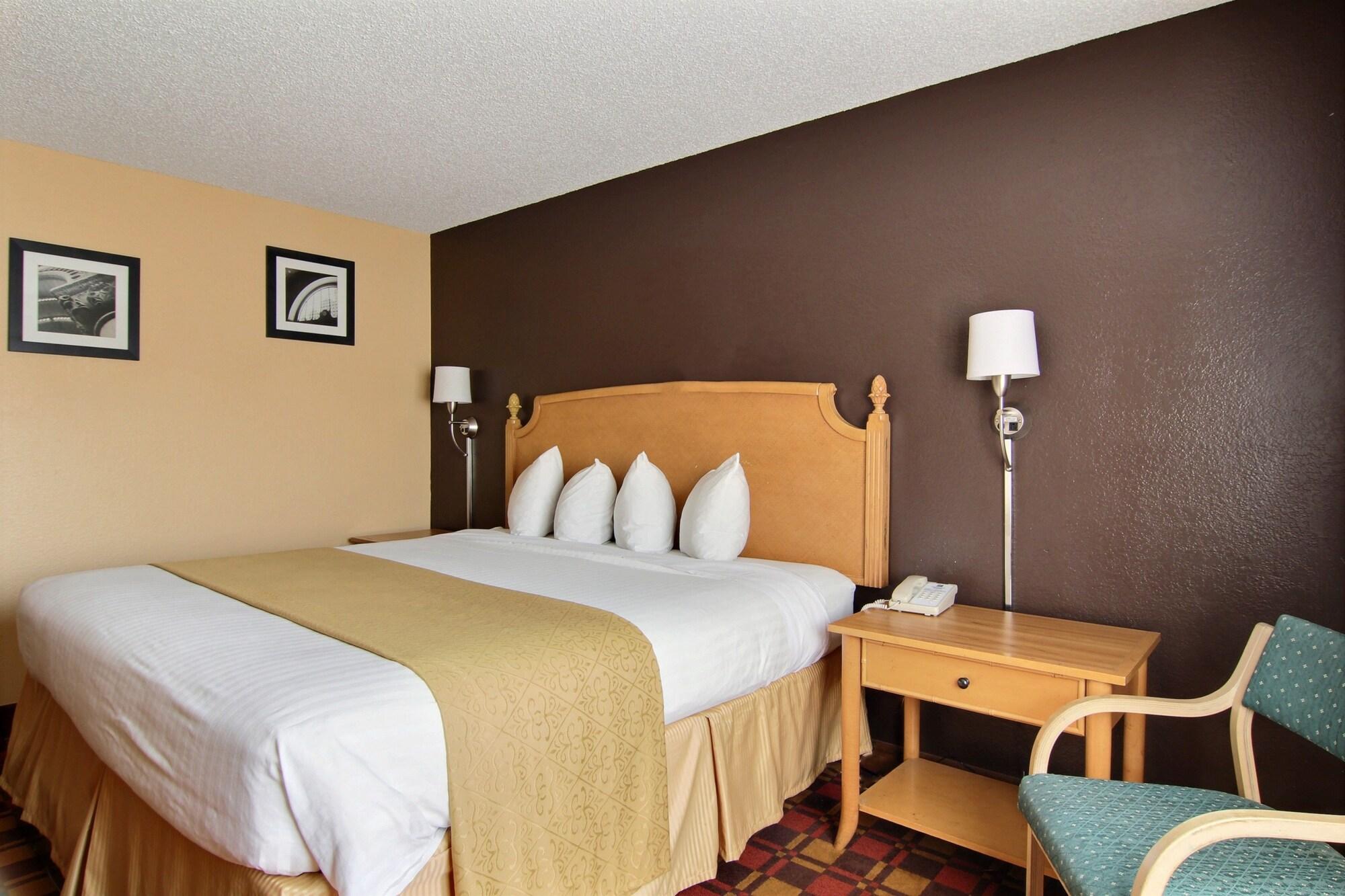 Quality Inn Hall Of Fame Canton Bagian luar foto