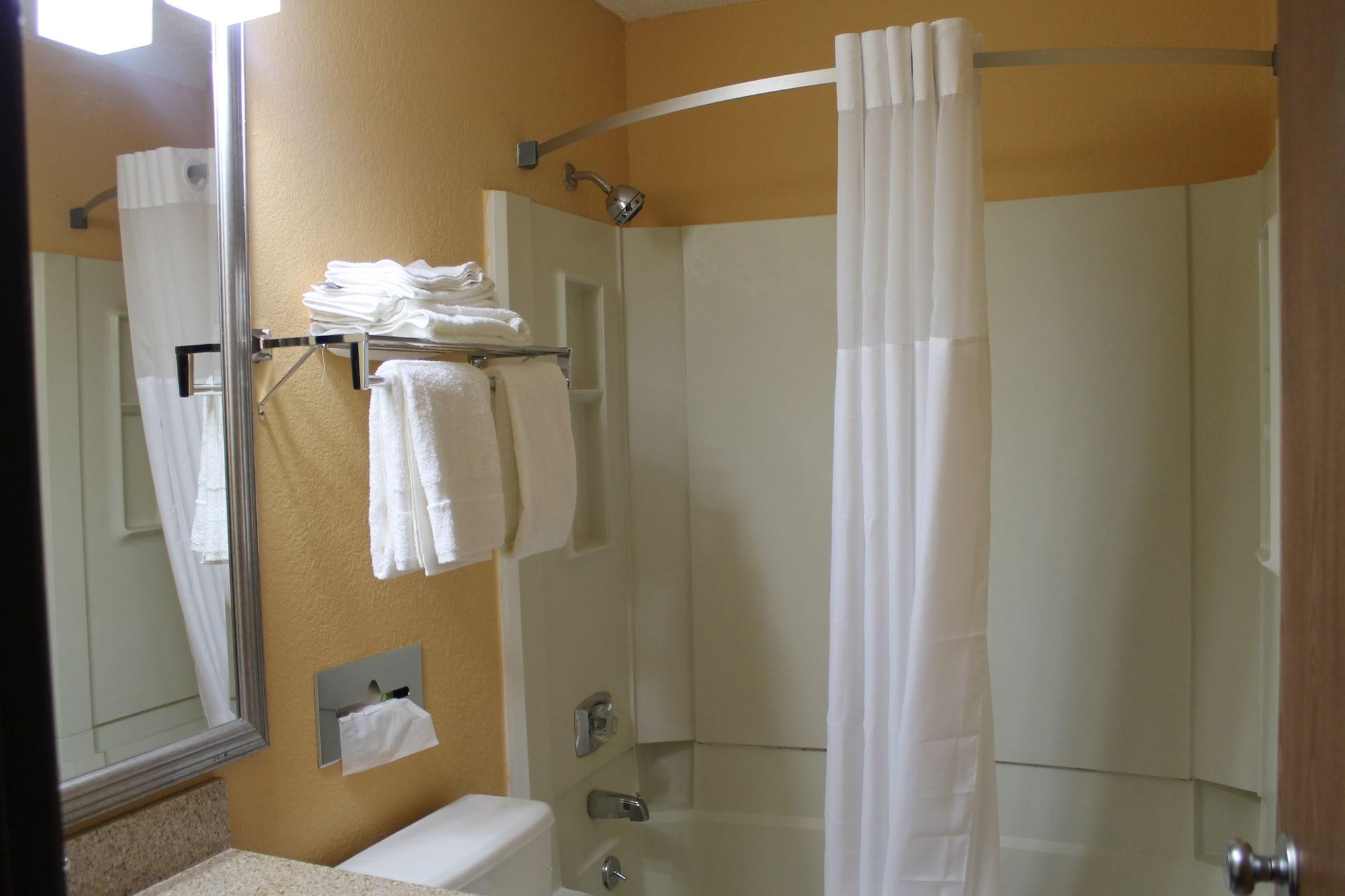 Quality Inn Hall Of Fame Canton Bagian luar foto