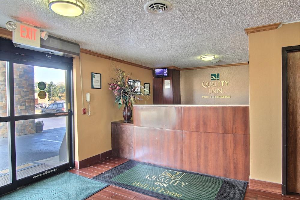 Quality Inn Hall Of Fame Canton Bagian luar foto