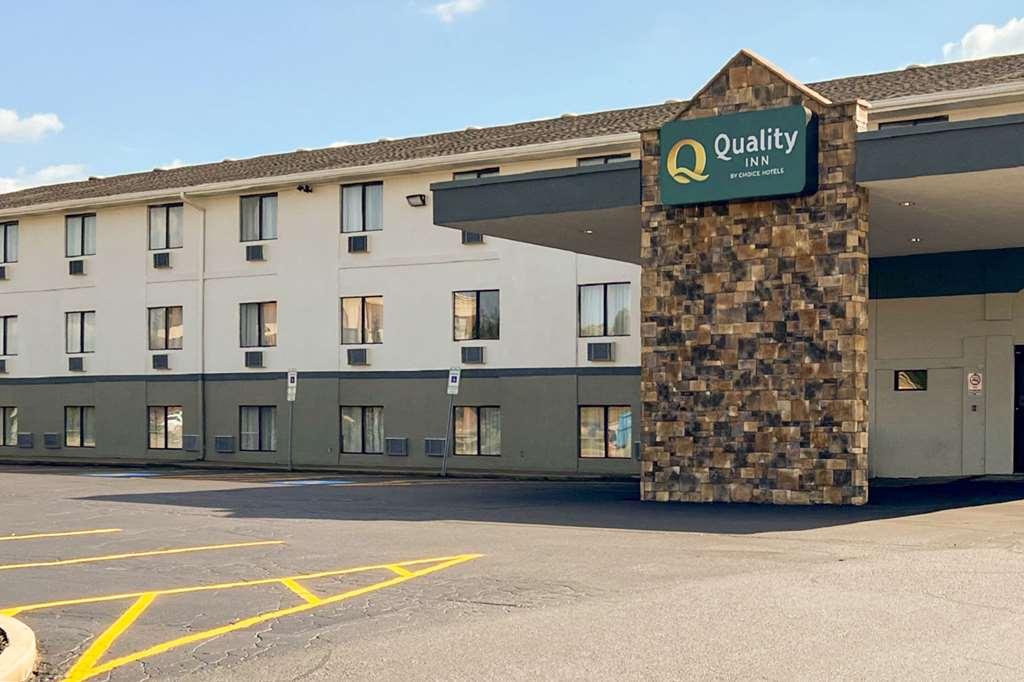 Quality Inn Hall Of Fame Canton Bagian luar foto