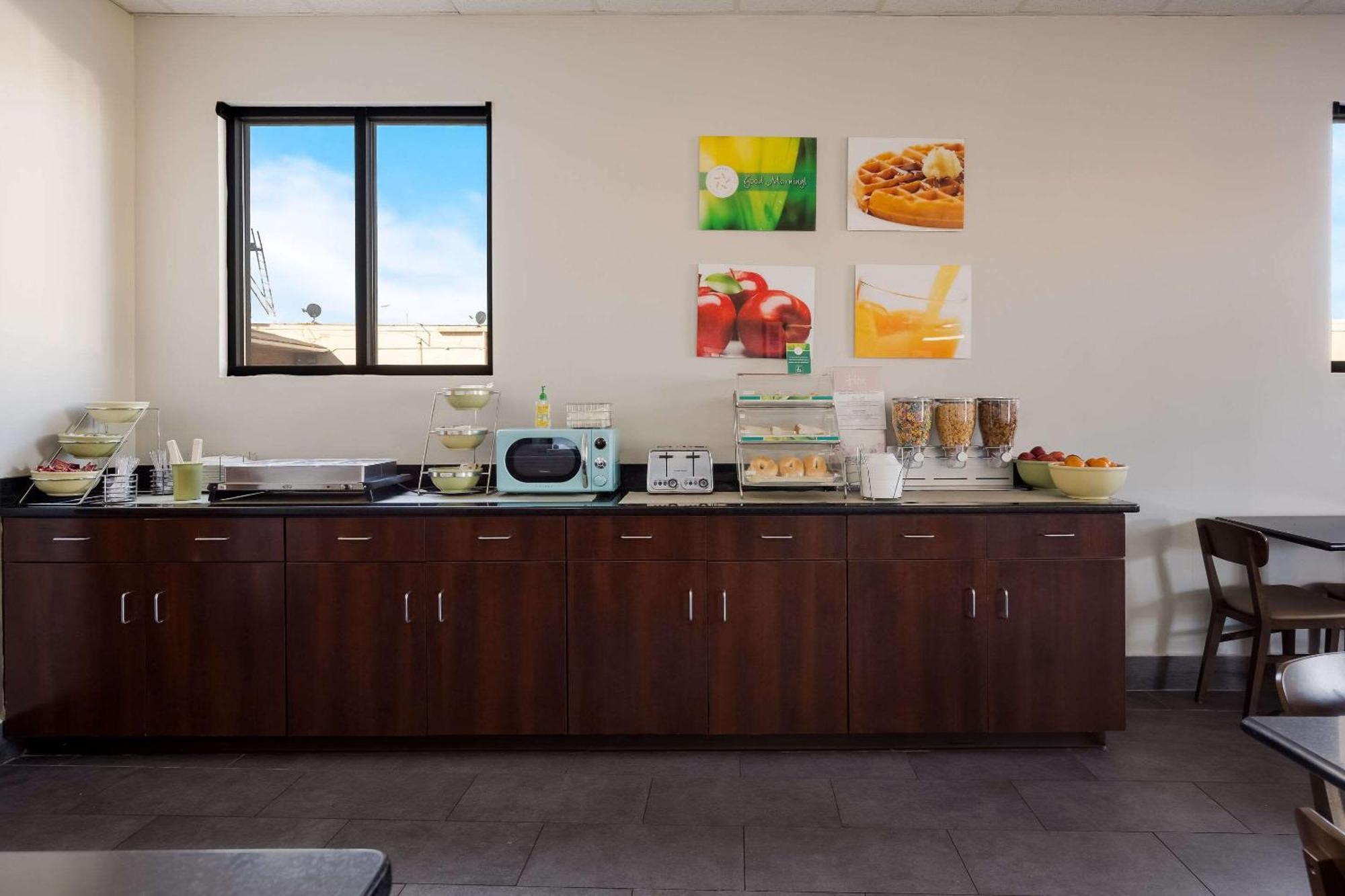 Quality Inn Hall Of Fame Canton Bagian luar foto