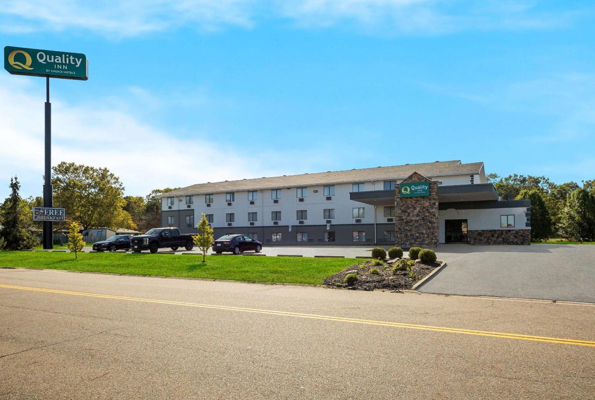 Quality Inn Hall Of Fame Canton Bagian luar foto