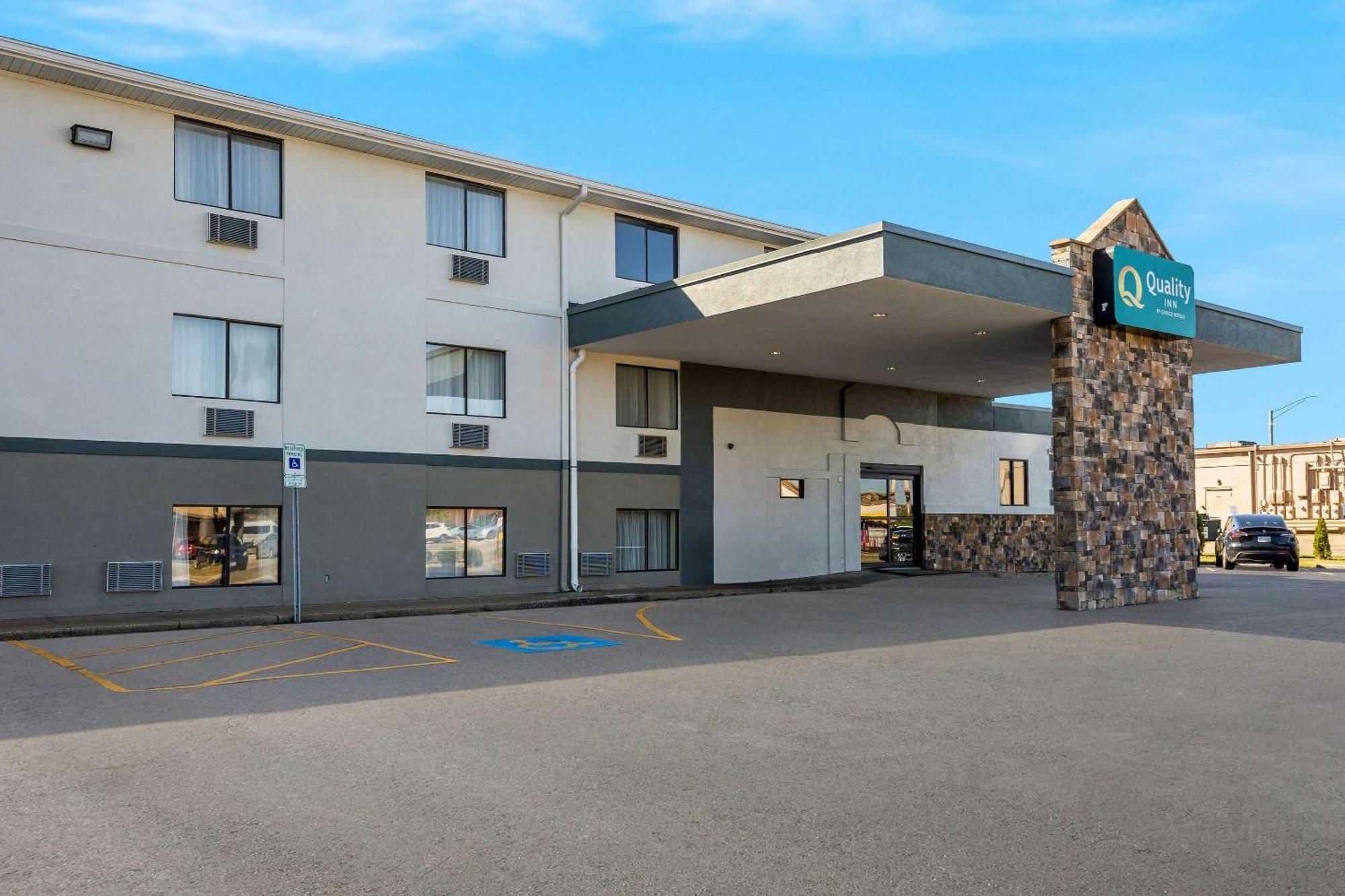 Quality Inn Hall Of Fame Canton Bagian luar foto