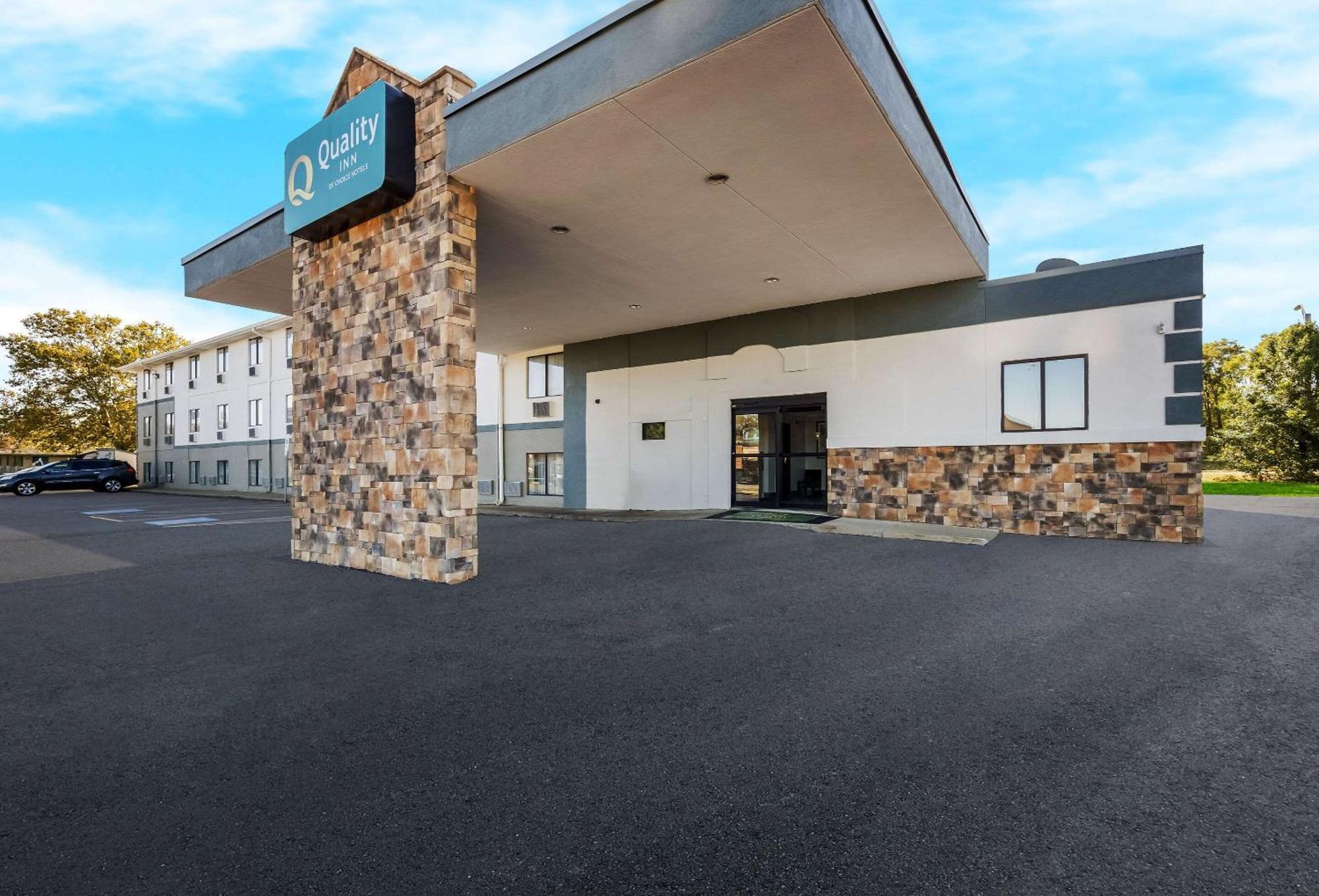 Quality Inn Hall Of Fame Canton Bagian luar foto