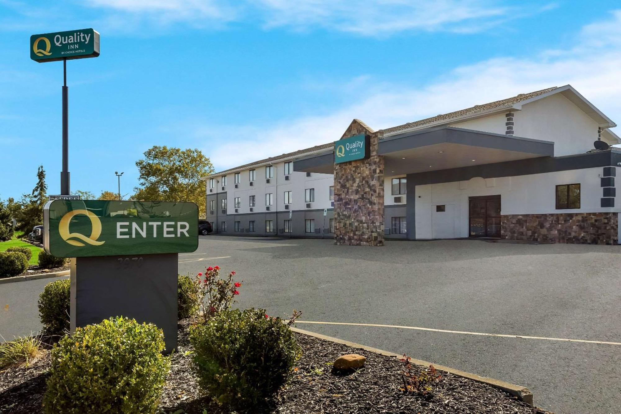 Quality Inn Hall Of Fame Canton Bagian luar foto