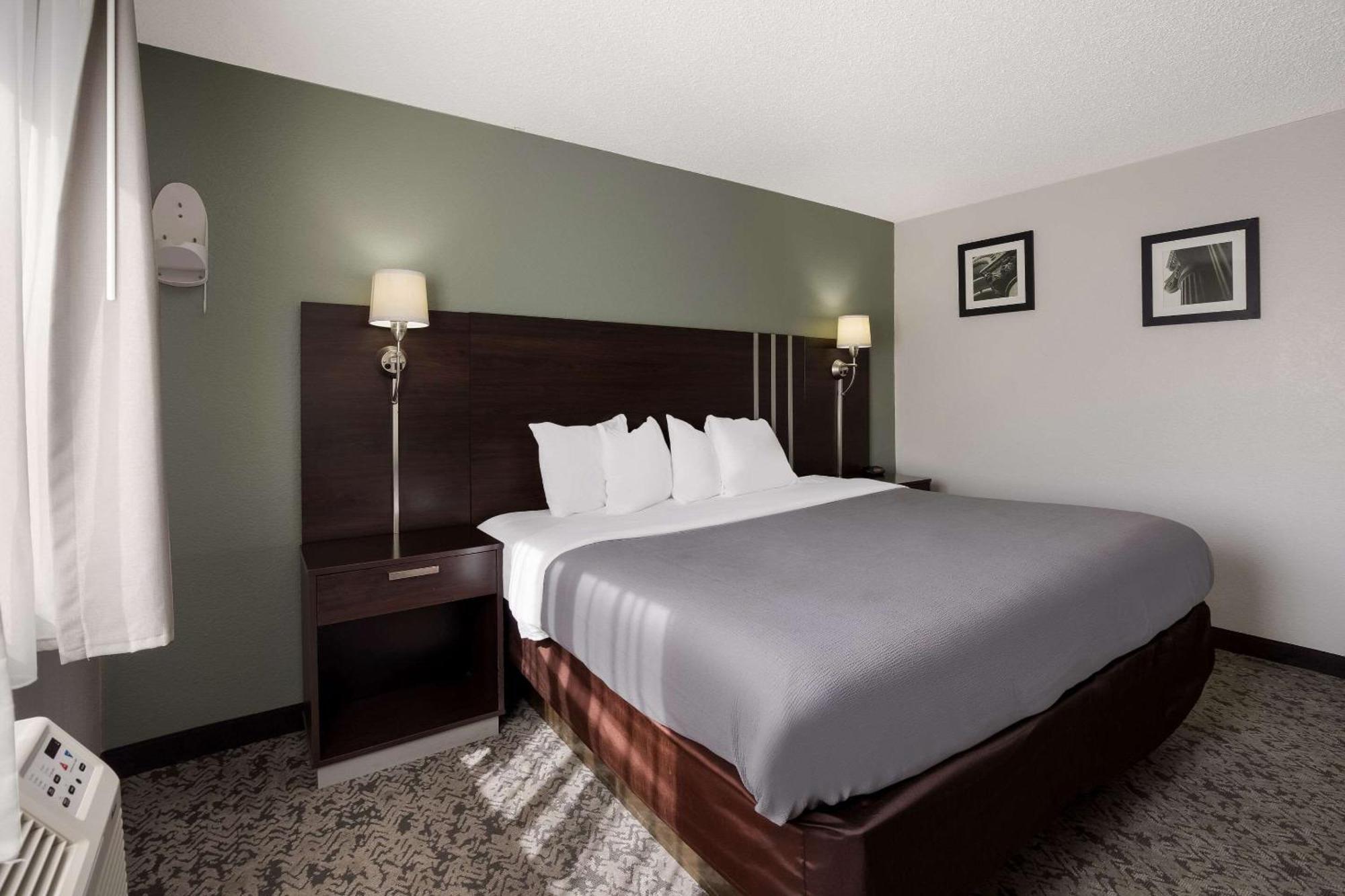 Quality Inn Hall Of Fame Canton Bagian luar foto