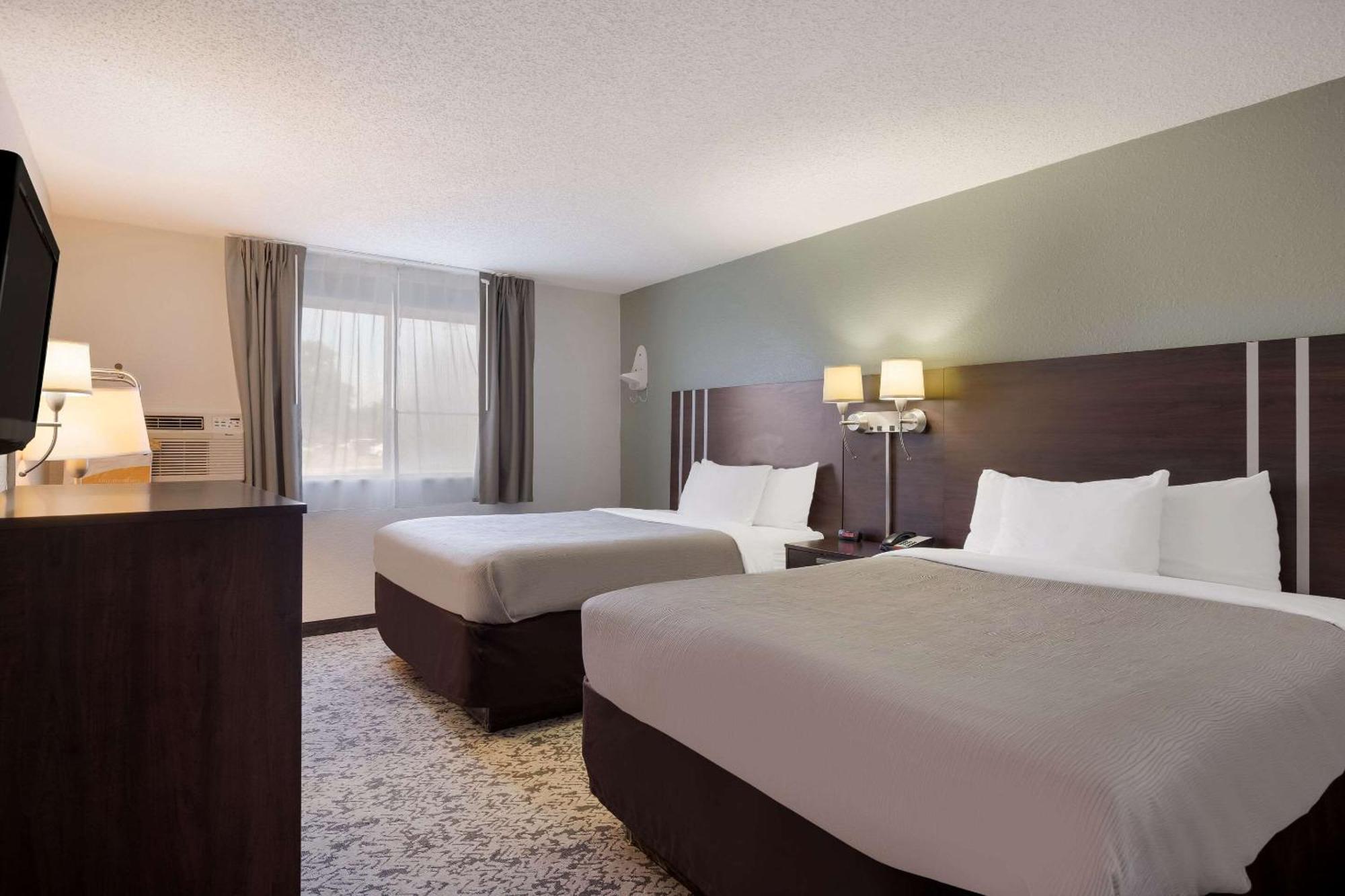 Quality Inn Hall Of Fame Canton Bagian luar foto