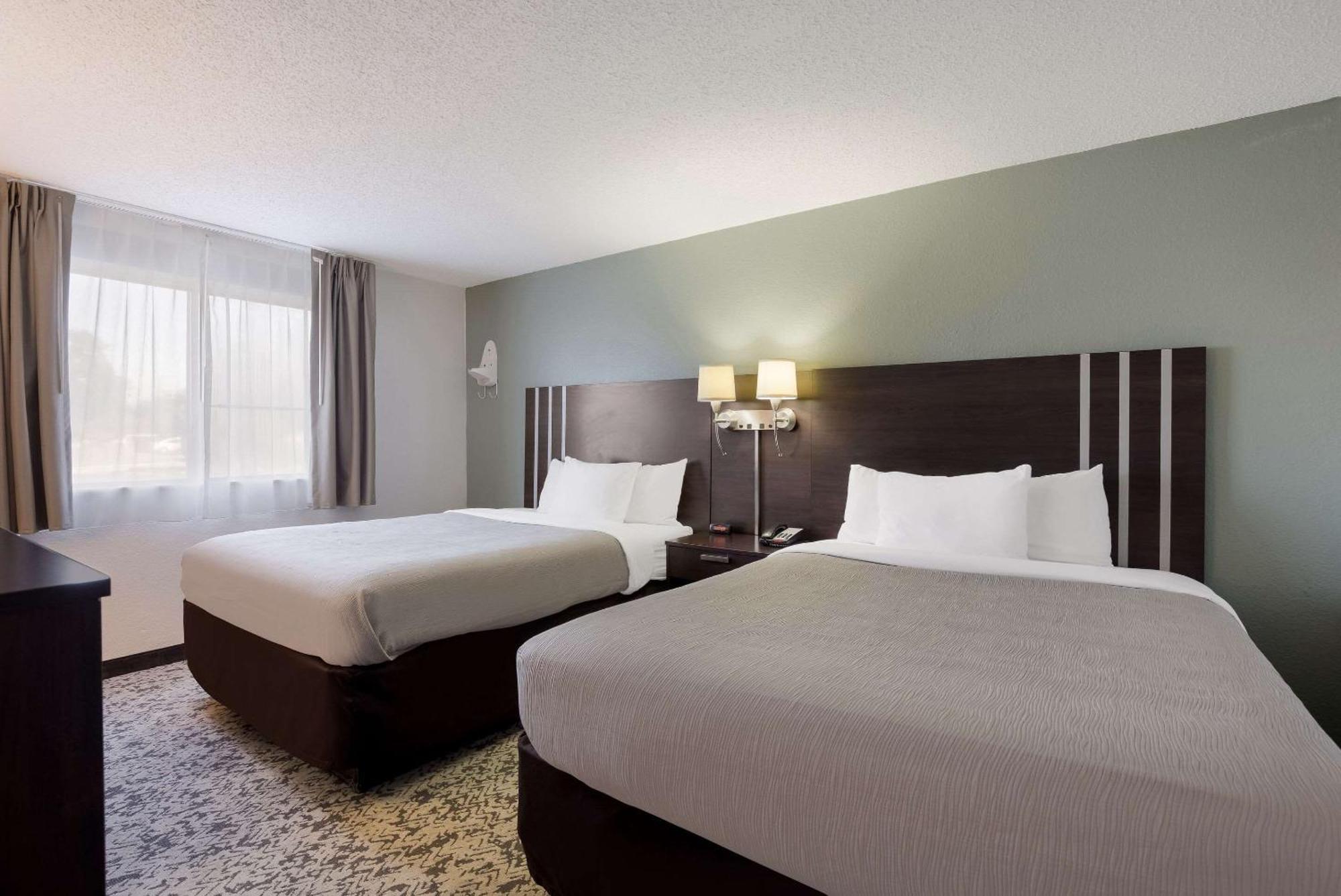 Quality Inn Hall Of Fame Canton Bagian luar foto