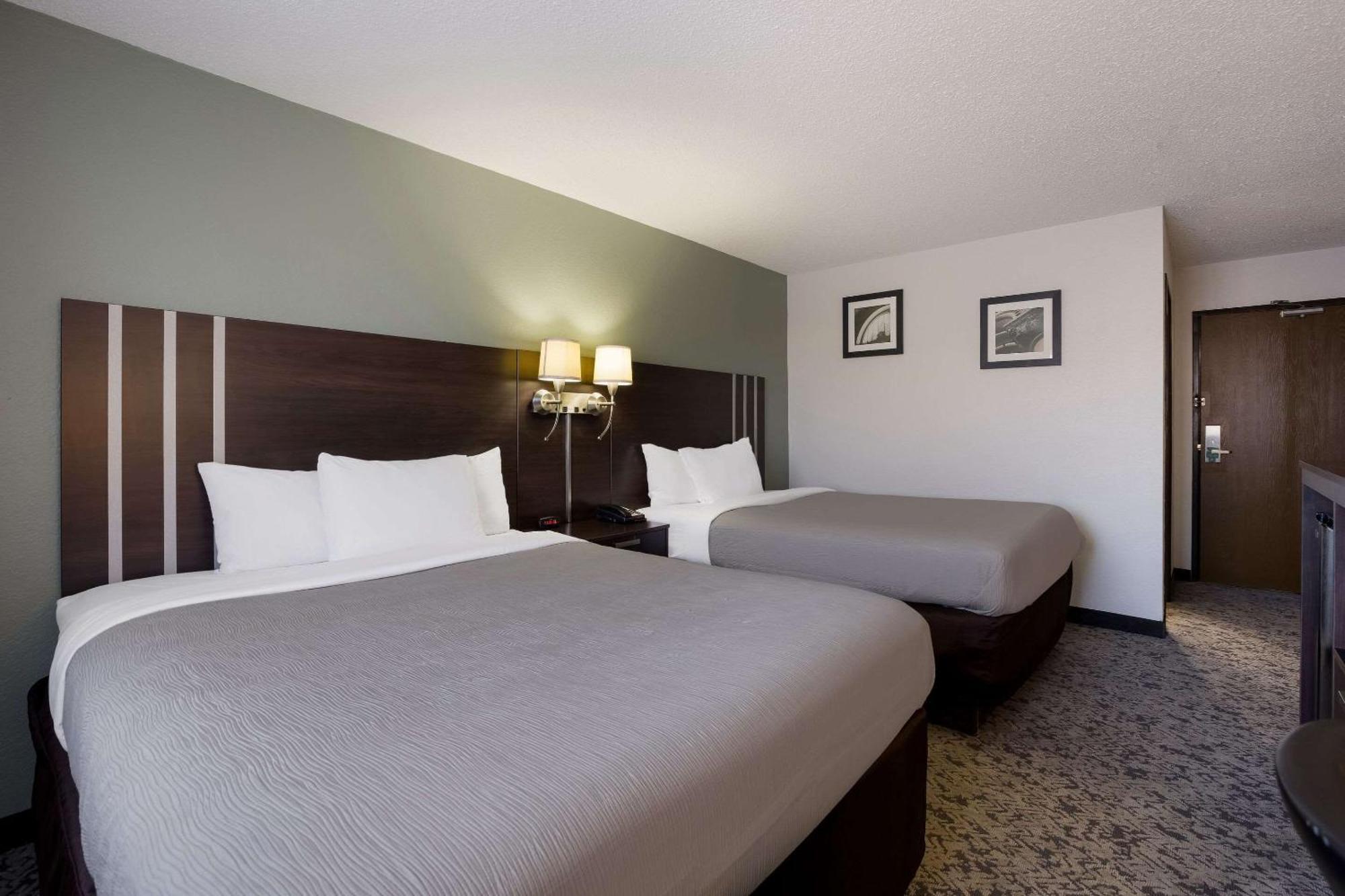 Quality Inn Hall Of Fame Canton Bagian luar foto