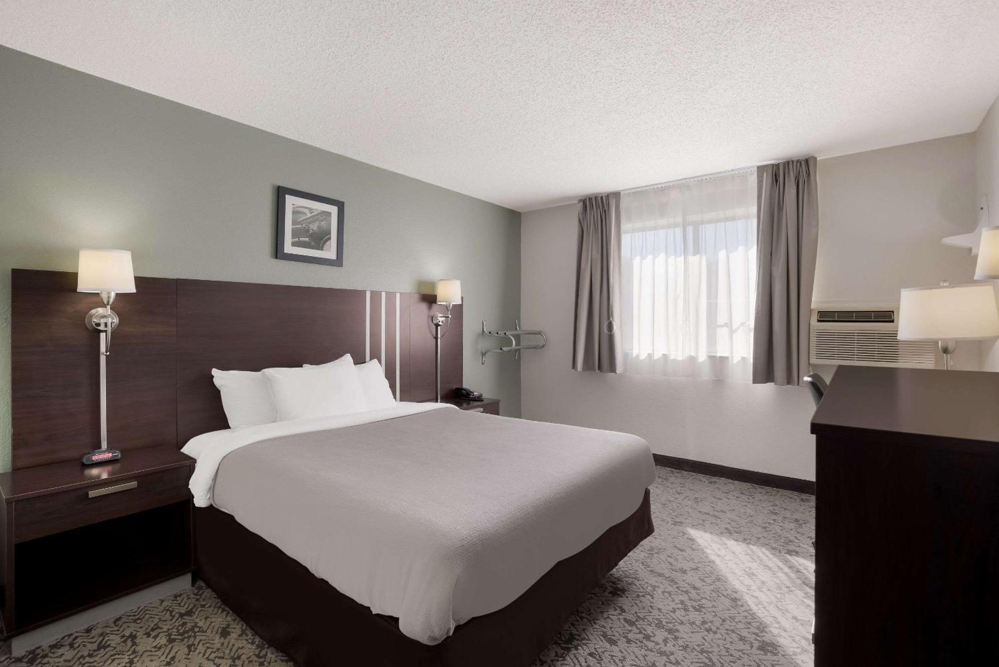 Quality Inn Hall Of Fame Canton Bagian luar foto