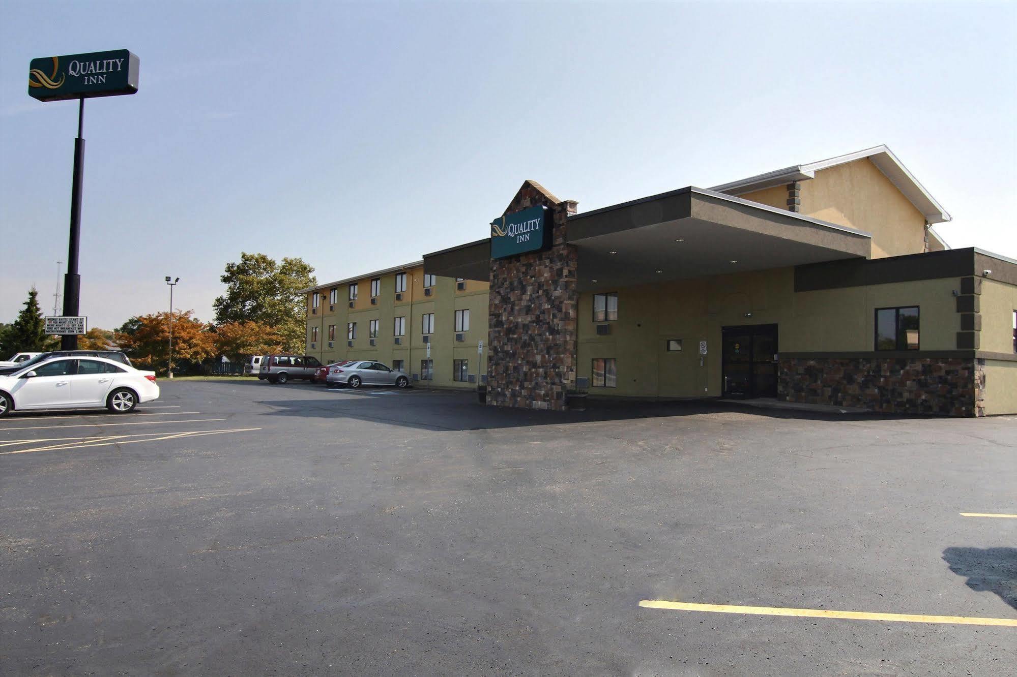 Quality Inn Hall Of Fame Canton Bagian luar foto